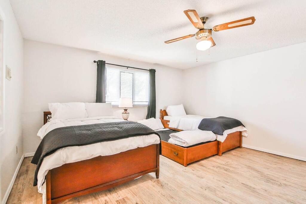 Hot Tub, Privacy, Sleeps 11 & Tons Of Space! Lubbock Exterior photo